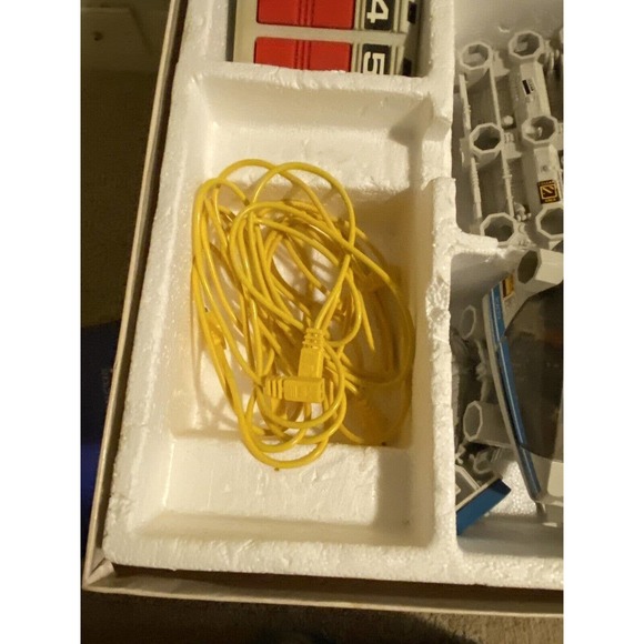 Vintage 1985, Robotix Series R-2000 by Milton Bradley - Picture 12 of 12